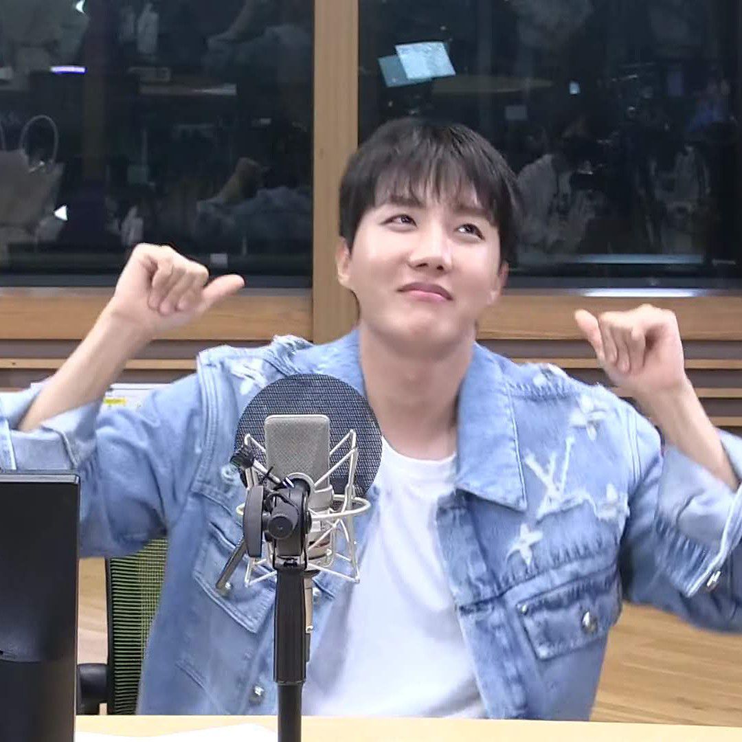 Foto aktivitas terbaru j-hope (BTS)