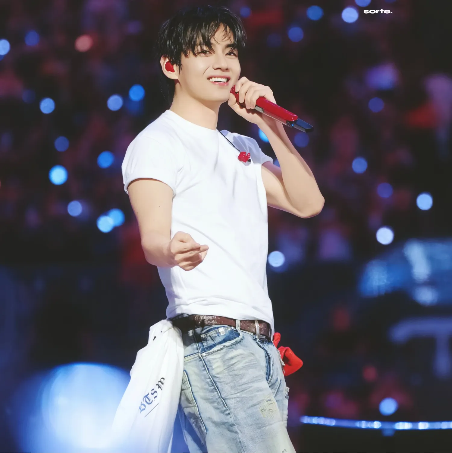 V (BTS)の舞台裏ショット