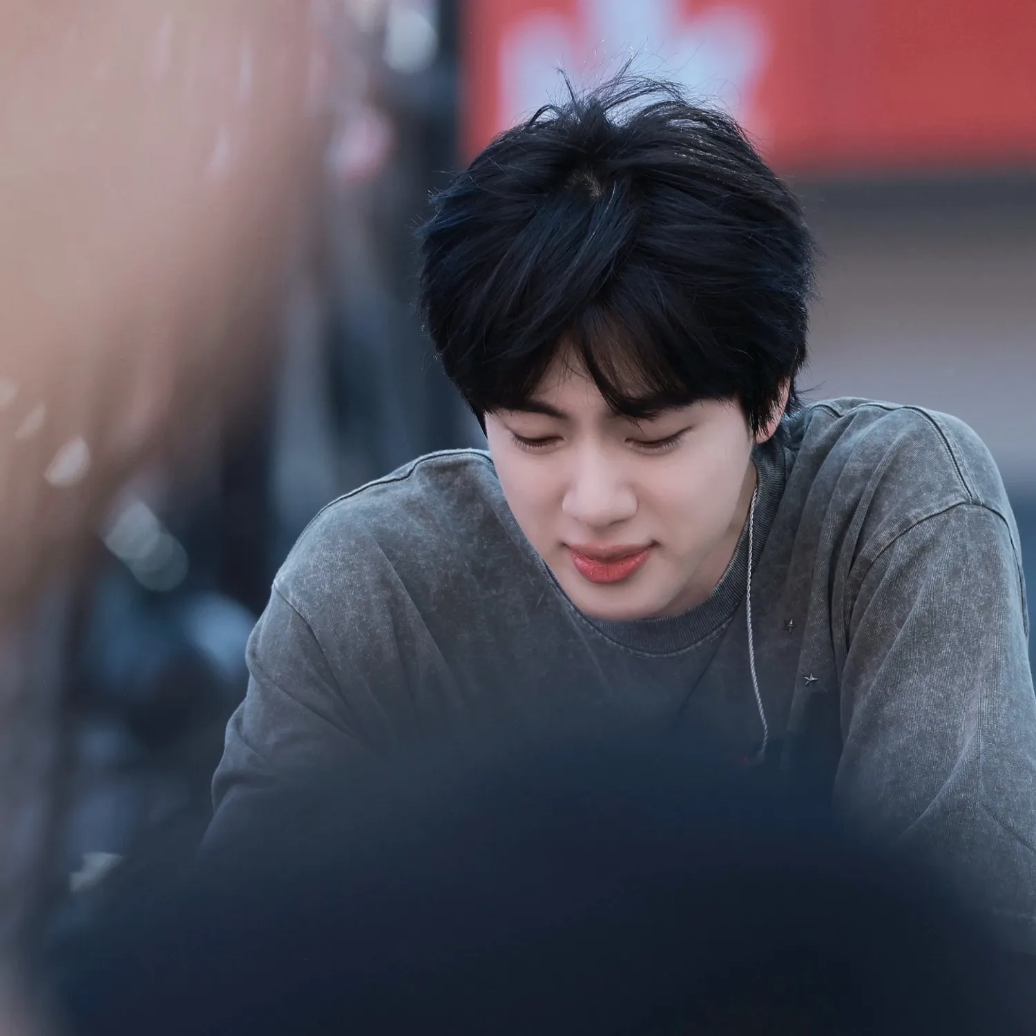 Foto aktivitas terbaru Jin (BTS)
