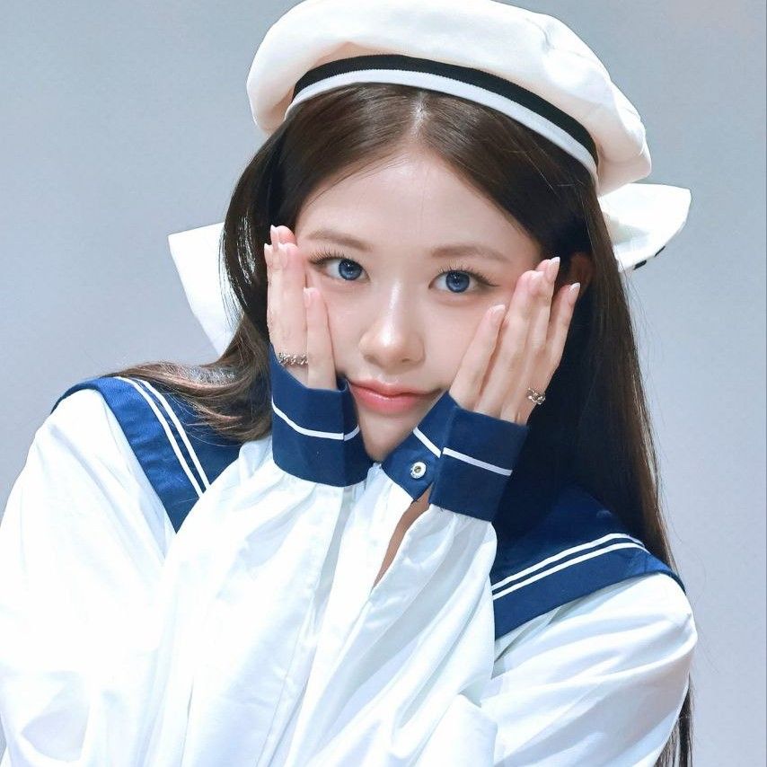 안유진 (IVE)의 비하인드 컷