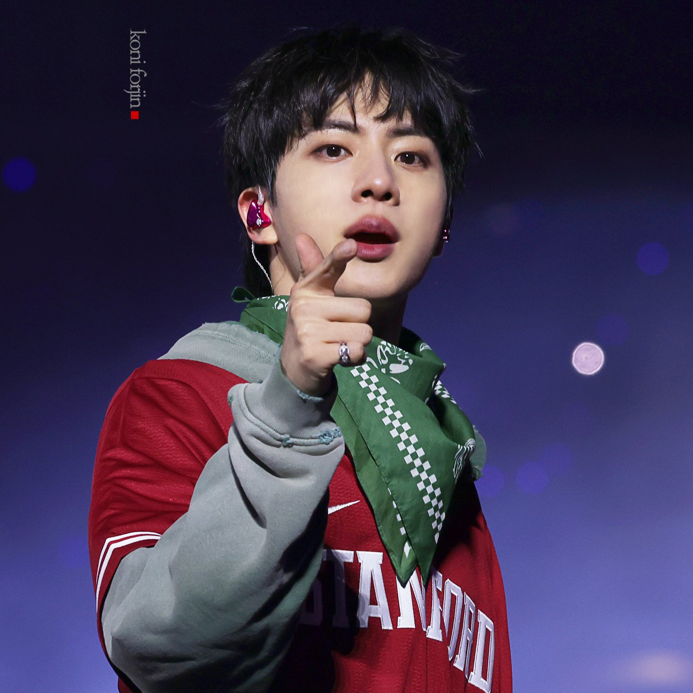 Foto aktivitas terbaru Jin (BTS)