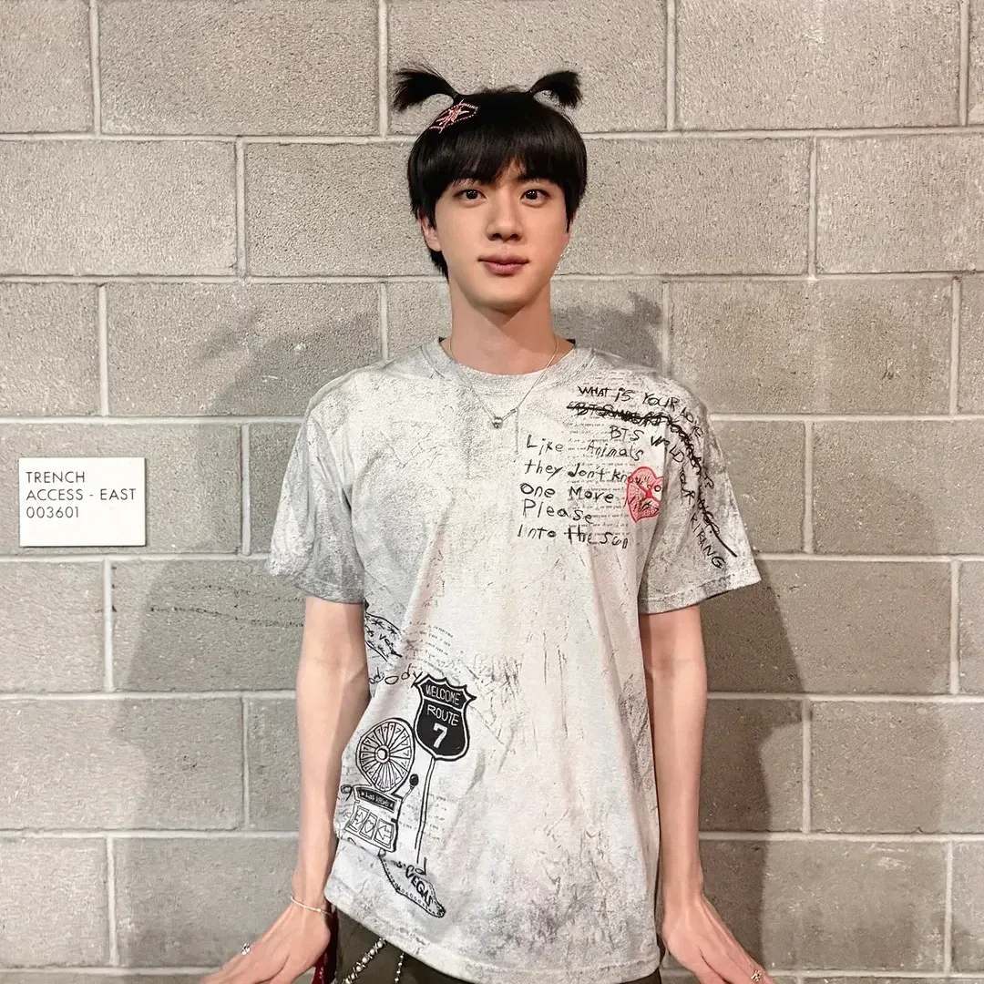 Momen yang diabadikan oleh penggemar Jin (BTS)