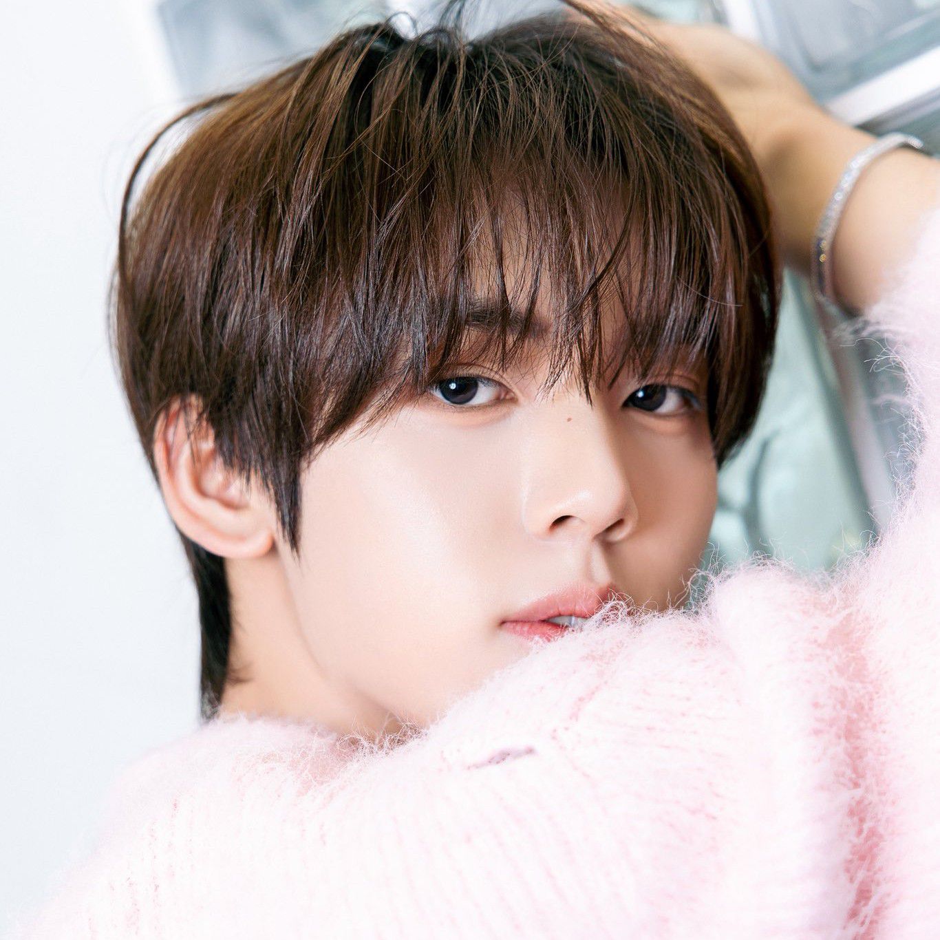 Behind-the-scenes cut of Han Yujin