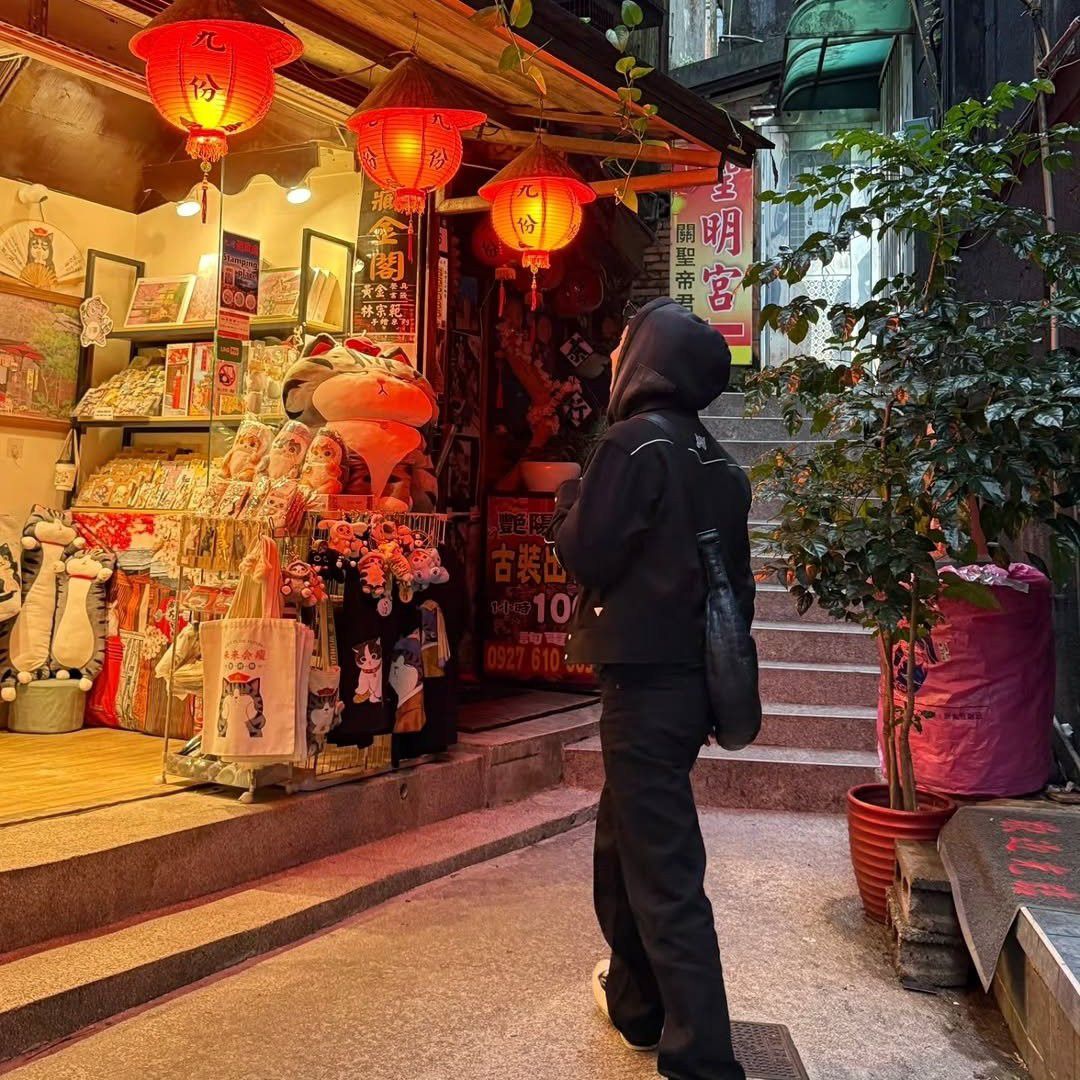 Recent activity shot of Hui (PENTAGON)