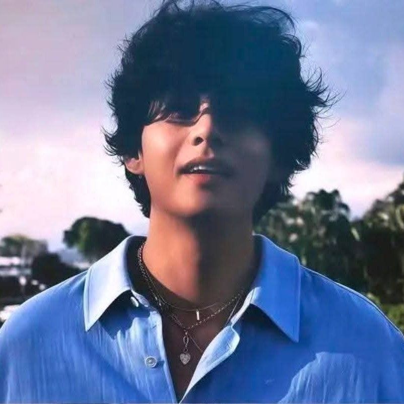 뷔 (방탄소년단)의 최신 사진