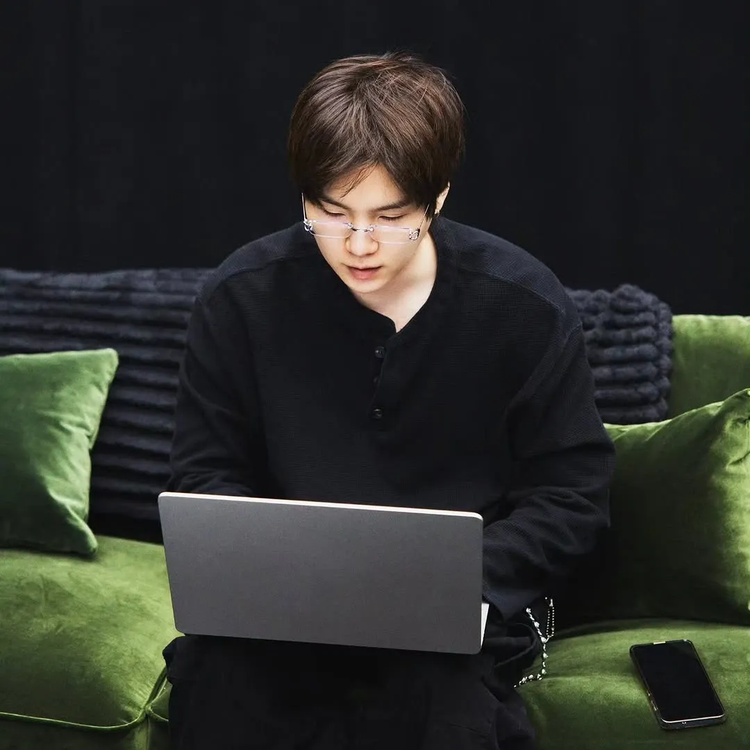 Foto aktivitas terbaru SUGA (BTS)
