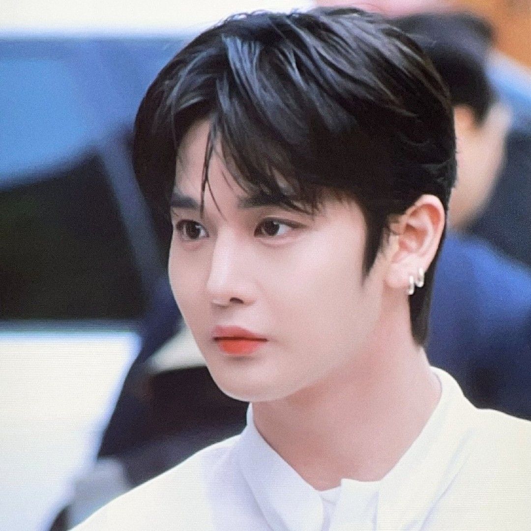 Foto terbaru Bae Jinyoung