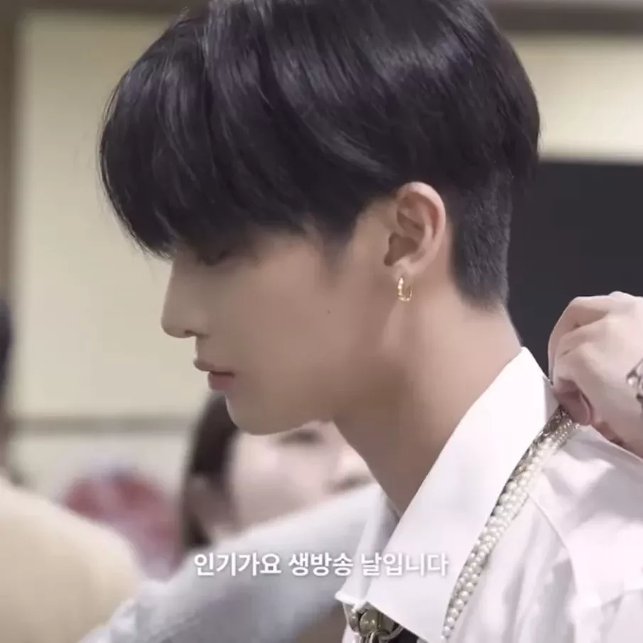 Behind-the-scenes cut of Bae Jinyoung