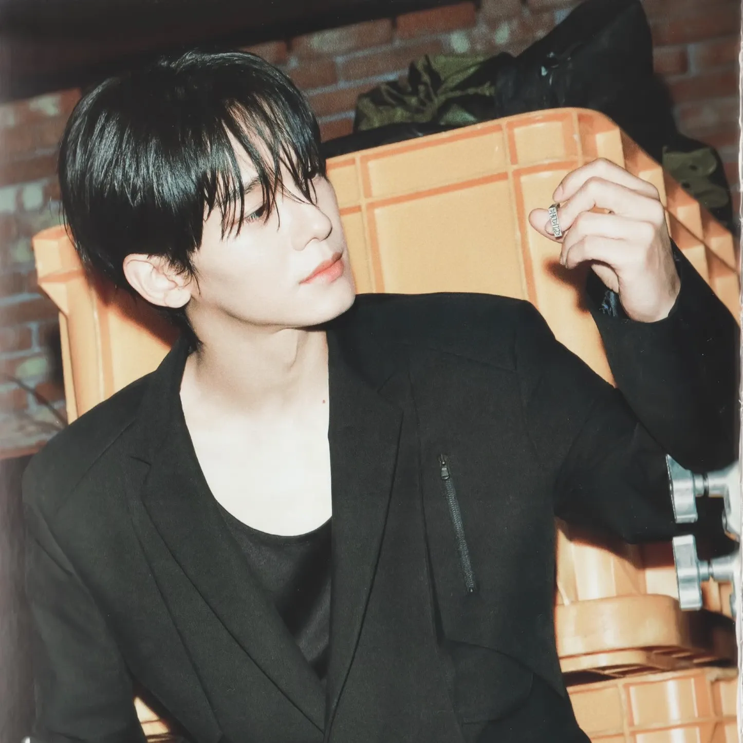 Behind-the-scenes cut of Chen (EXO)