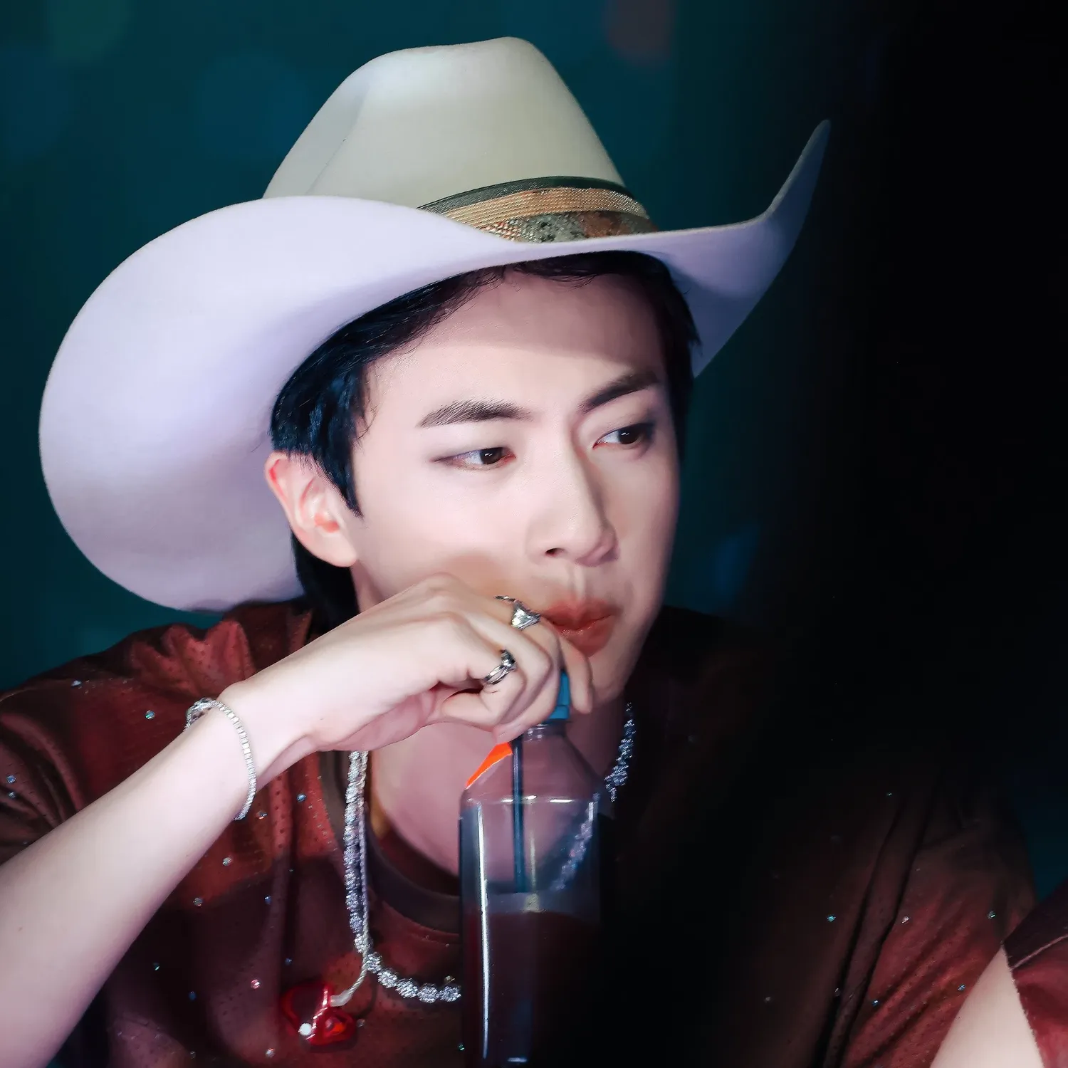 Momen yang diabadikan oleh penggemar Jin (BTS)