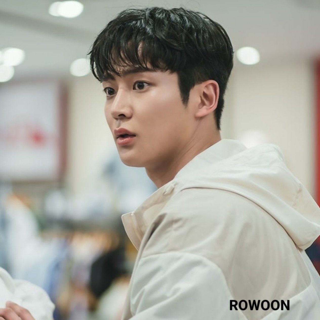 로운의 비하인드 컷