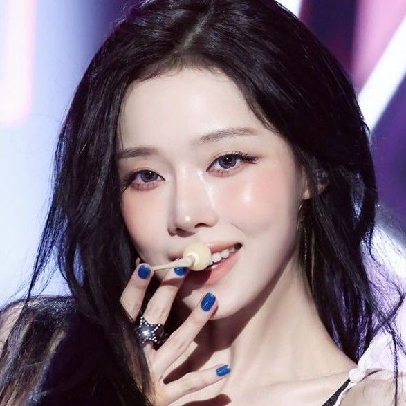 윈터 (에스파)의 최신 사진