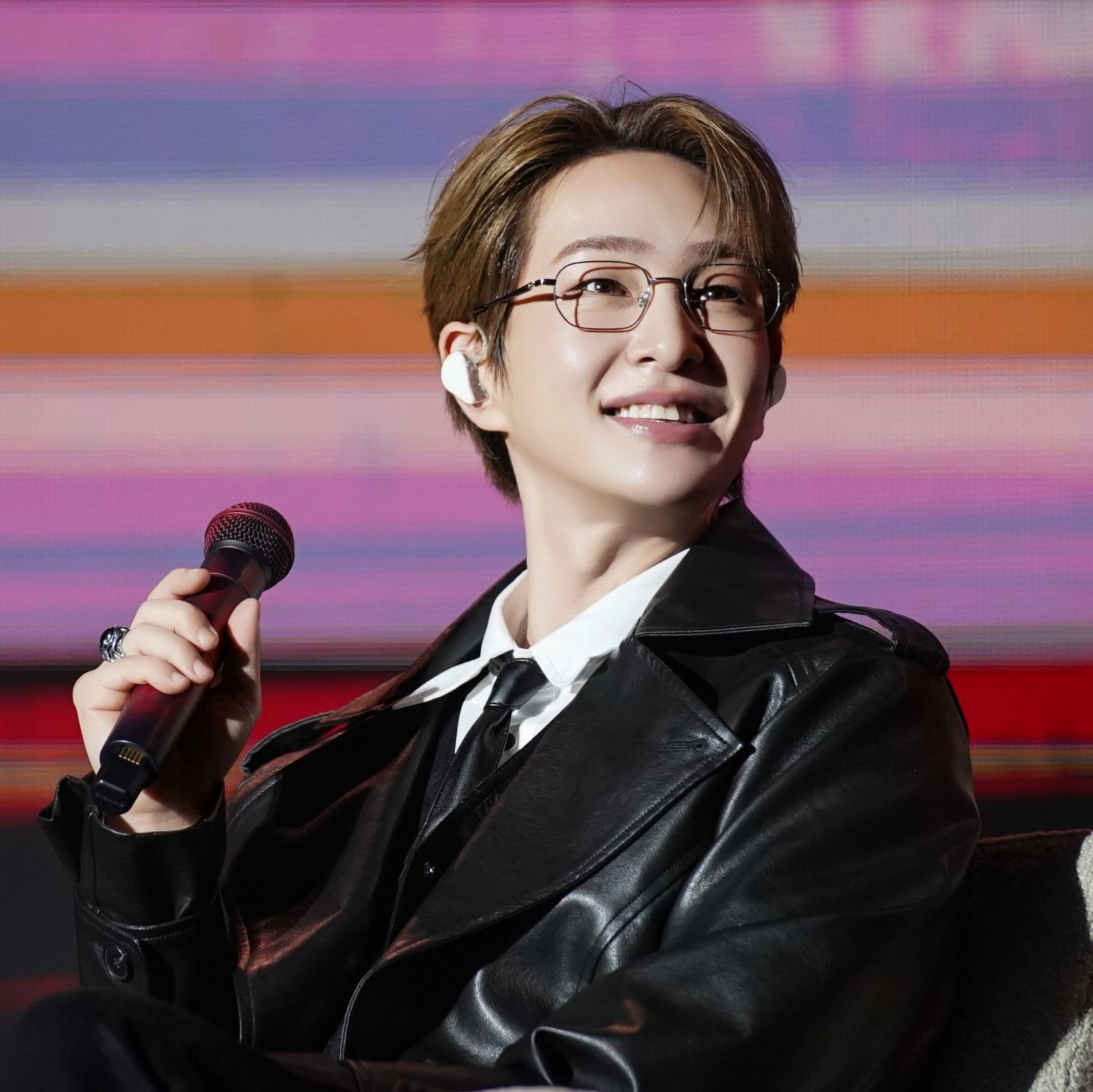 A moment captured by Onew (SHINee)'s fan