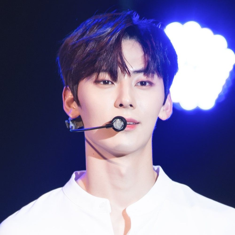 Recent activity shot of Hwang Minhyun