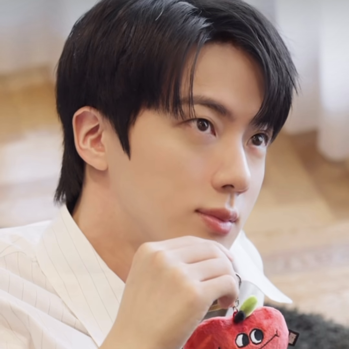 진 (방탄소년단)의 최신 사진