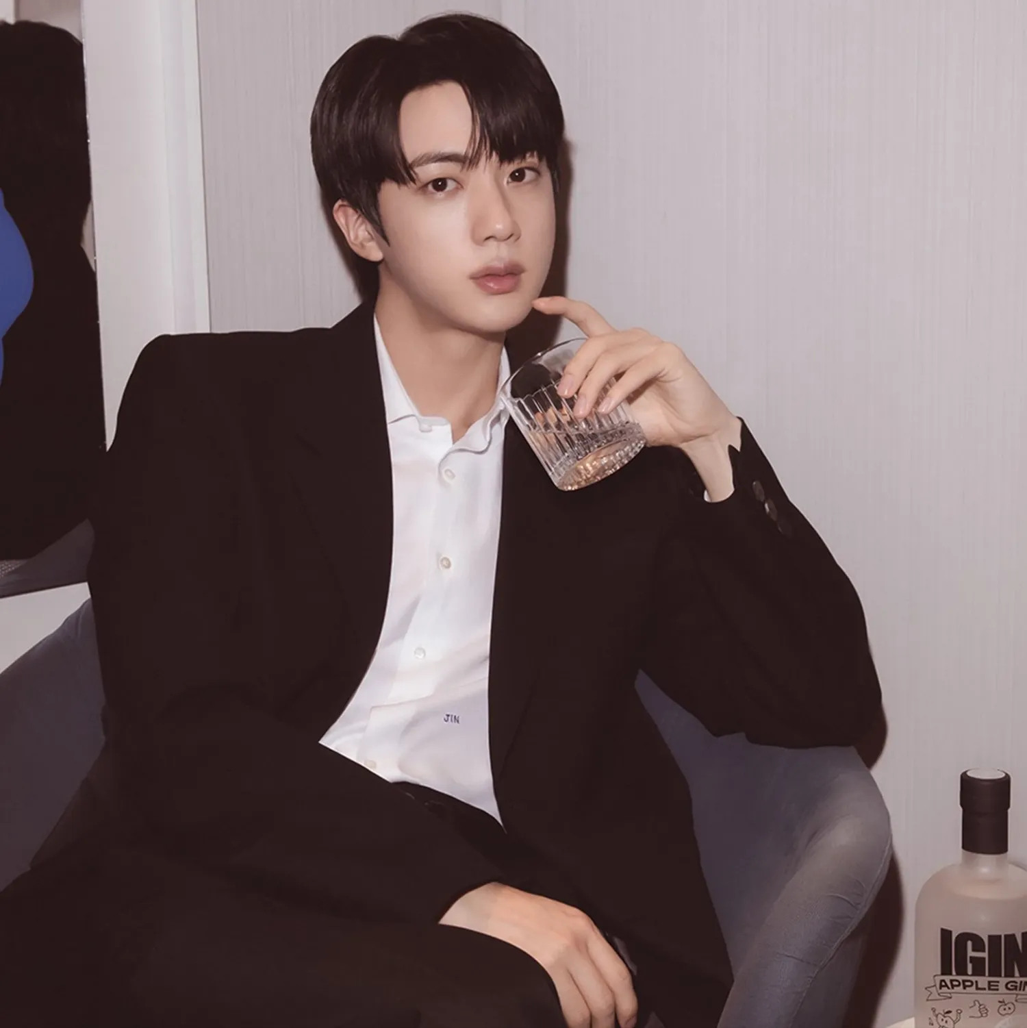 진 (방탄소년단) 최근 활동샷