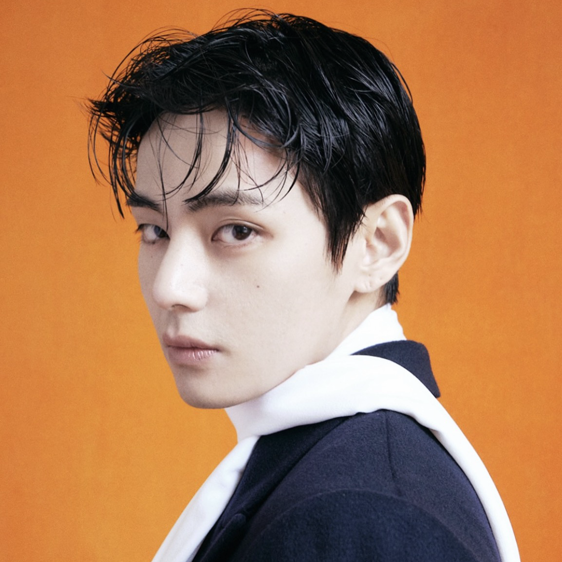 뷔 (방탄소년단)의 최신 사진