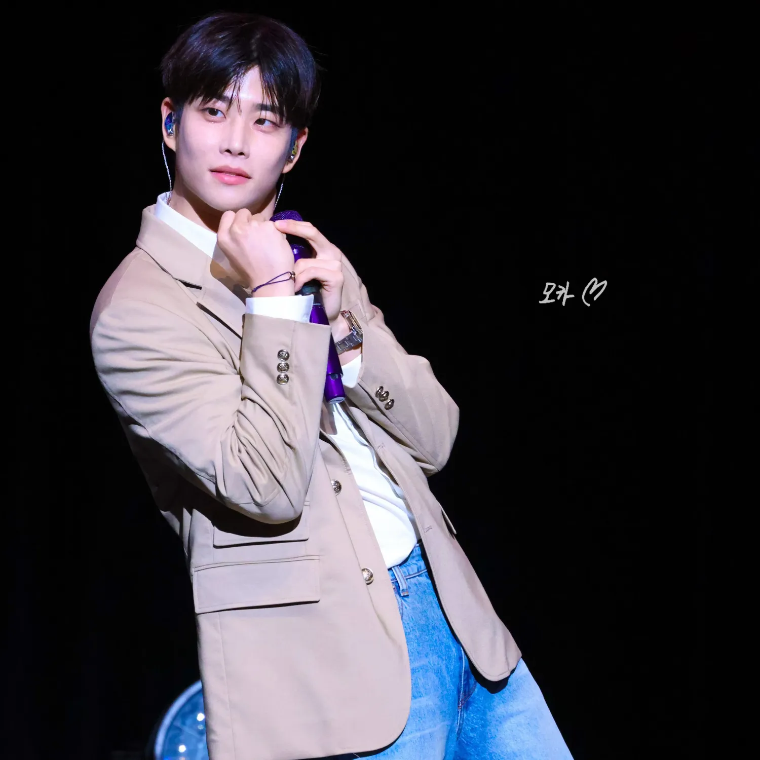 Latest photo of Jinjin (ASTRO)