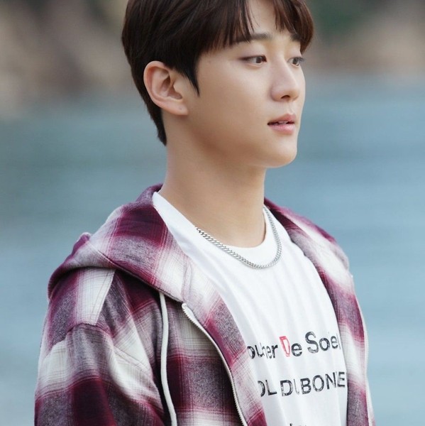 Foto profil Hong Joochan (GoldenChild) terpopuler hasil voting