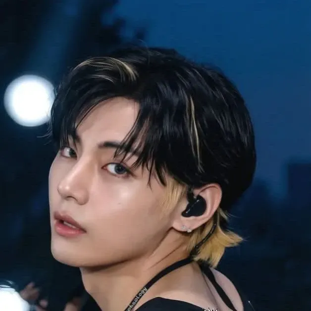 Behind-the-scenes cut of V (BTS)