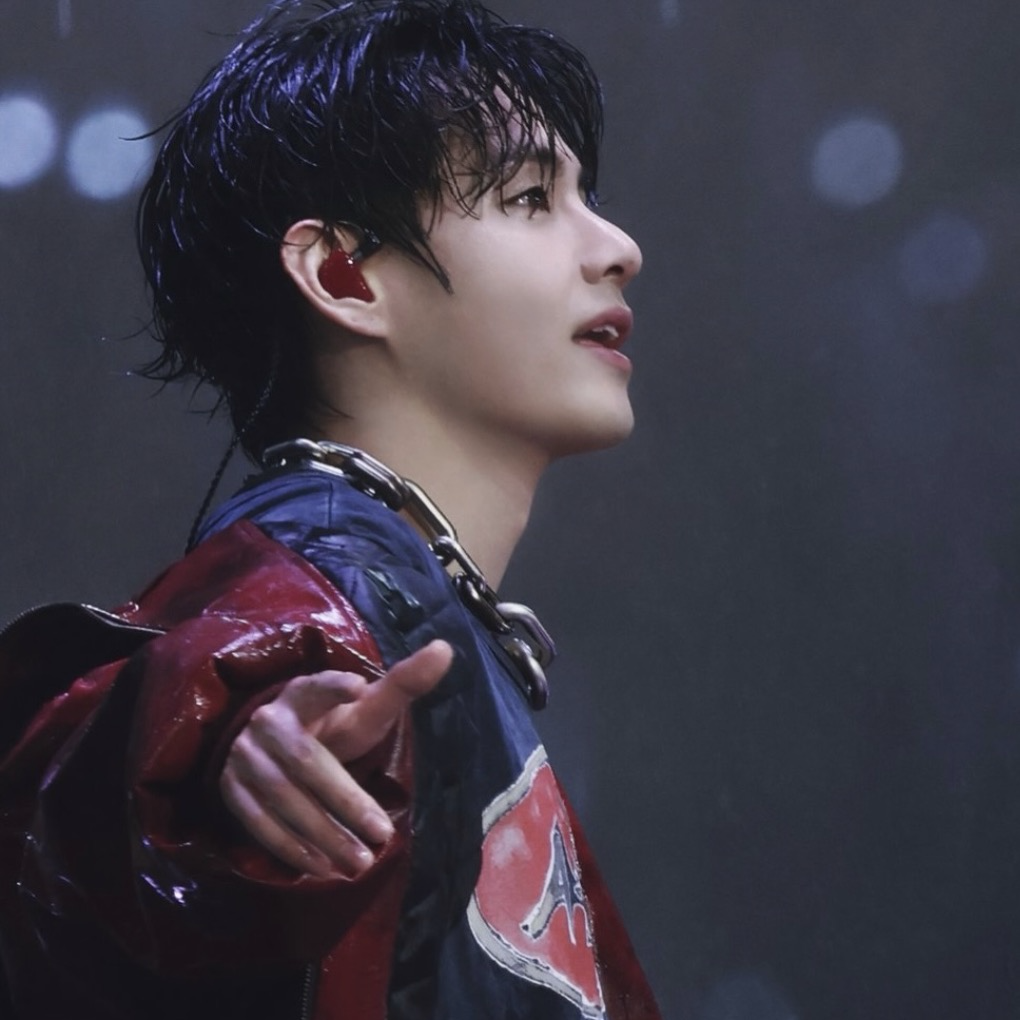 뷔 (방탄소년단) 최근 활동샷