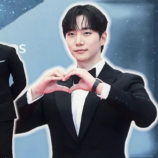 Latest photo of Junho (2PM)