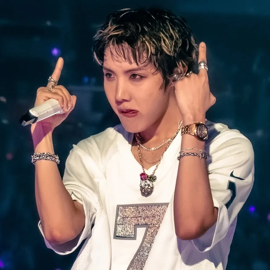 제이홉 (방탄소년단) 최근 활동샷