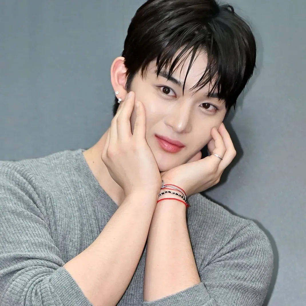 Recent activity shot of Bae Jinyoung