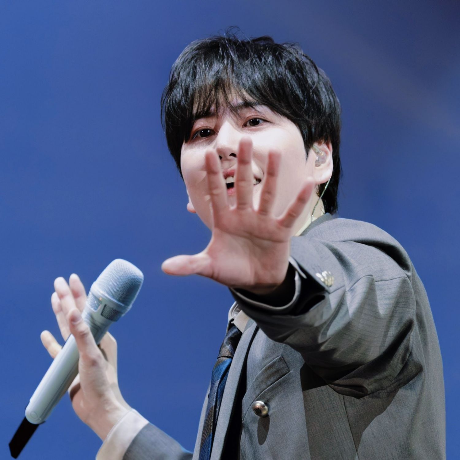 Behind-the-scenes cut of Kyuhyun (Super Junior)