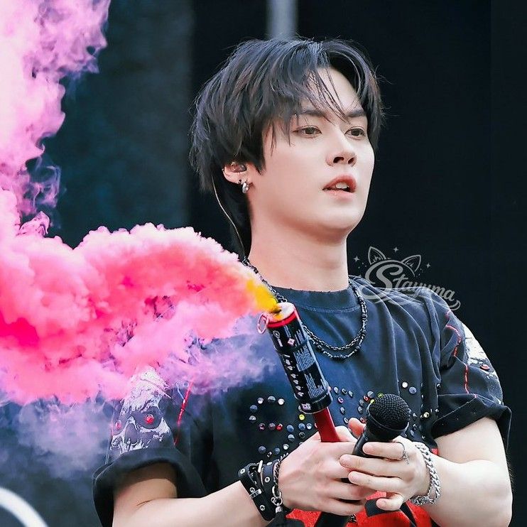 A moment captured by Lee Know (Stray Kids)'s fan