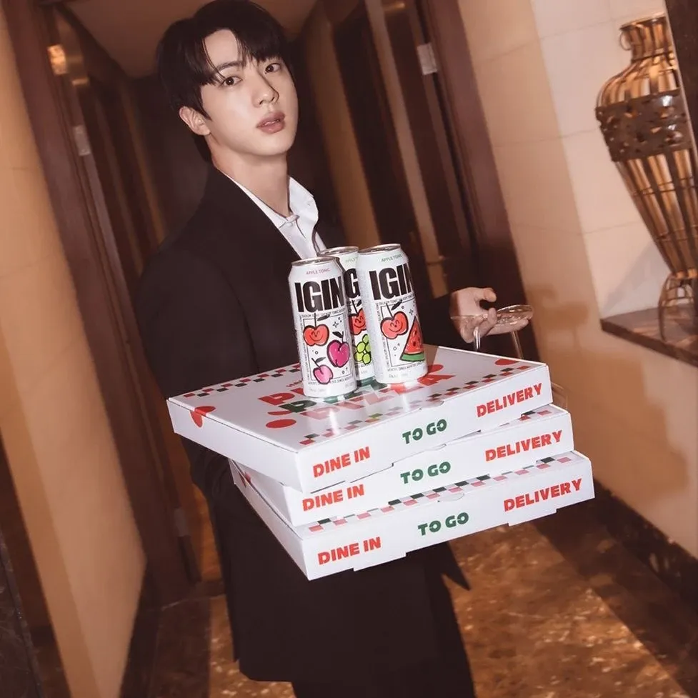 Foto aktivitas terbaru Jin (BTS)