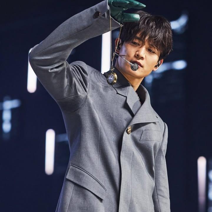 A moment captured by Minho (SHINee)'s fan