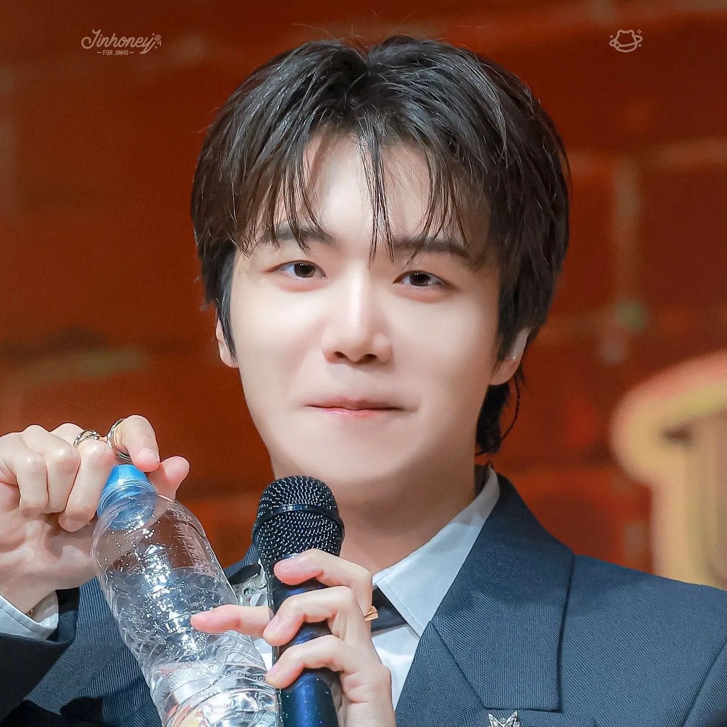 珍虎 (PENTAGON)粉絲拍下的瞬間