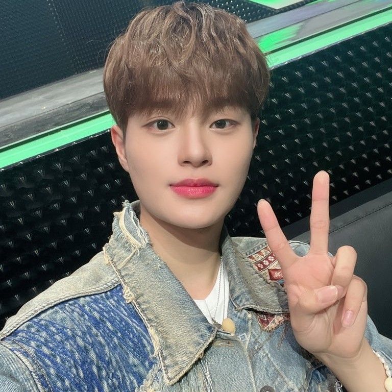 Behind-the-scenes cut of Lee Daehwi (AB6IX)