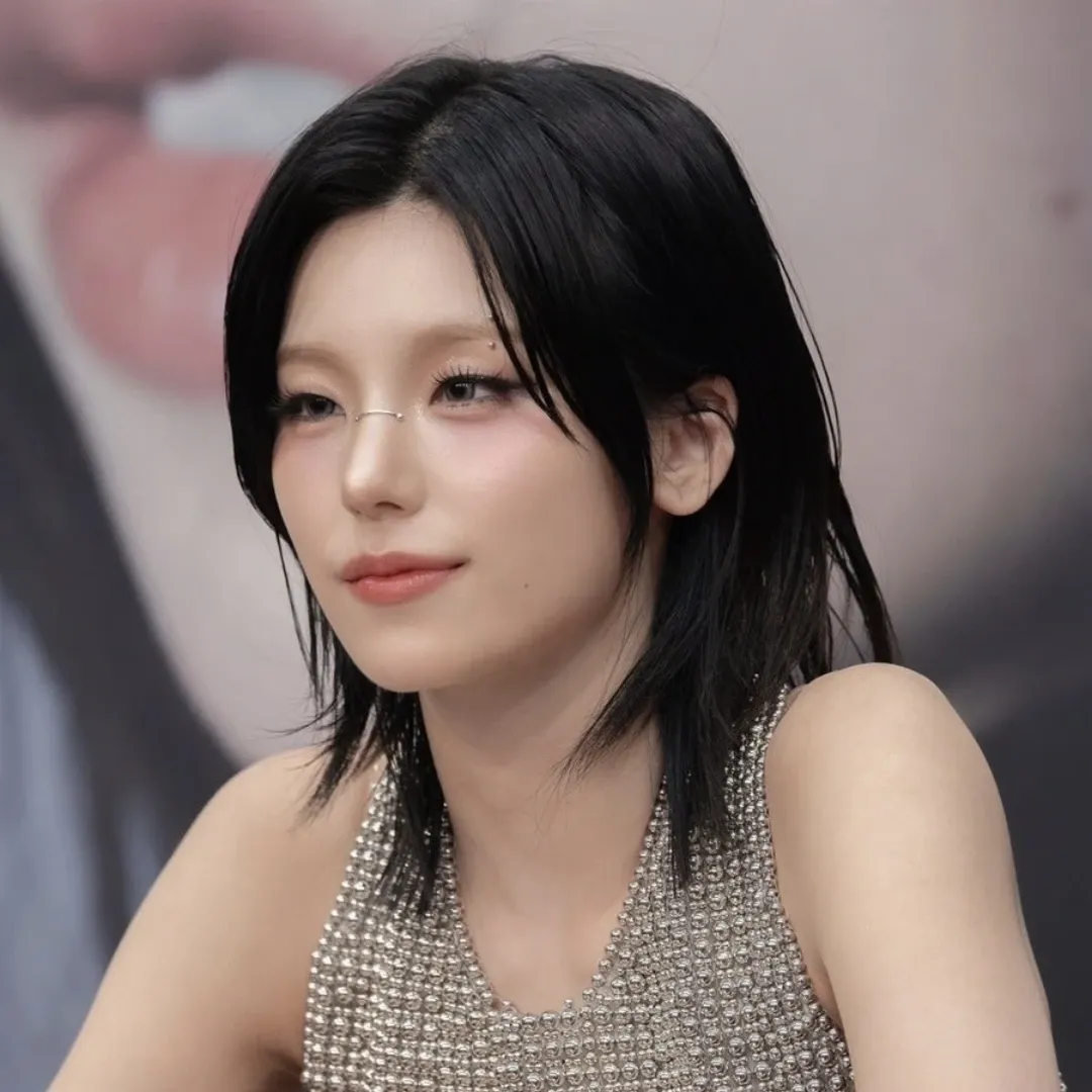 Recent activity shot of Yeji (ITZY)