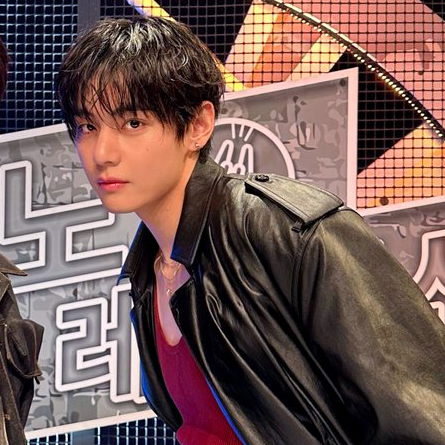 뷔 (방탄소년단)의 최신 사진