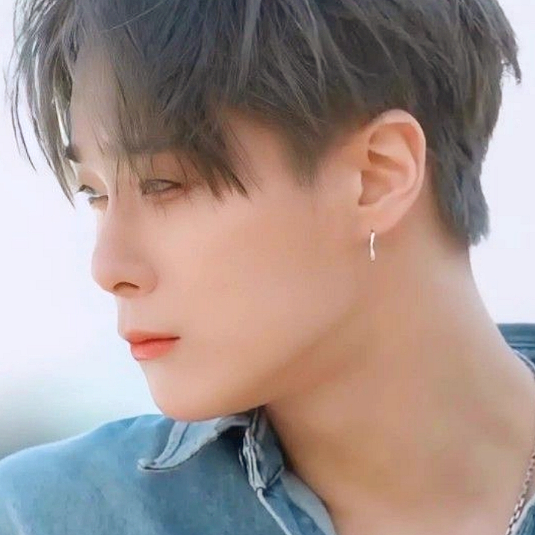 A moment captured by Moonbin (ASTRO)'s fan