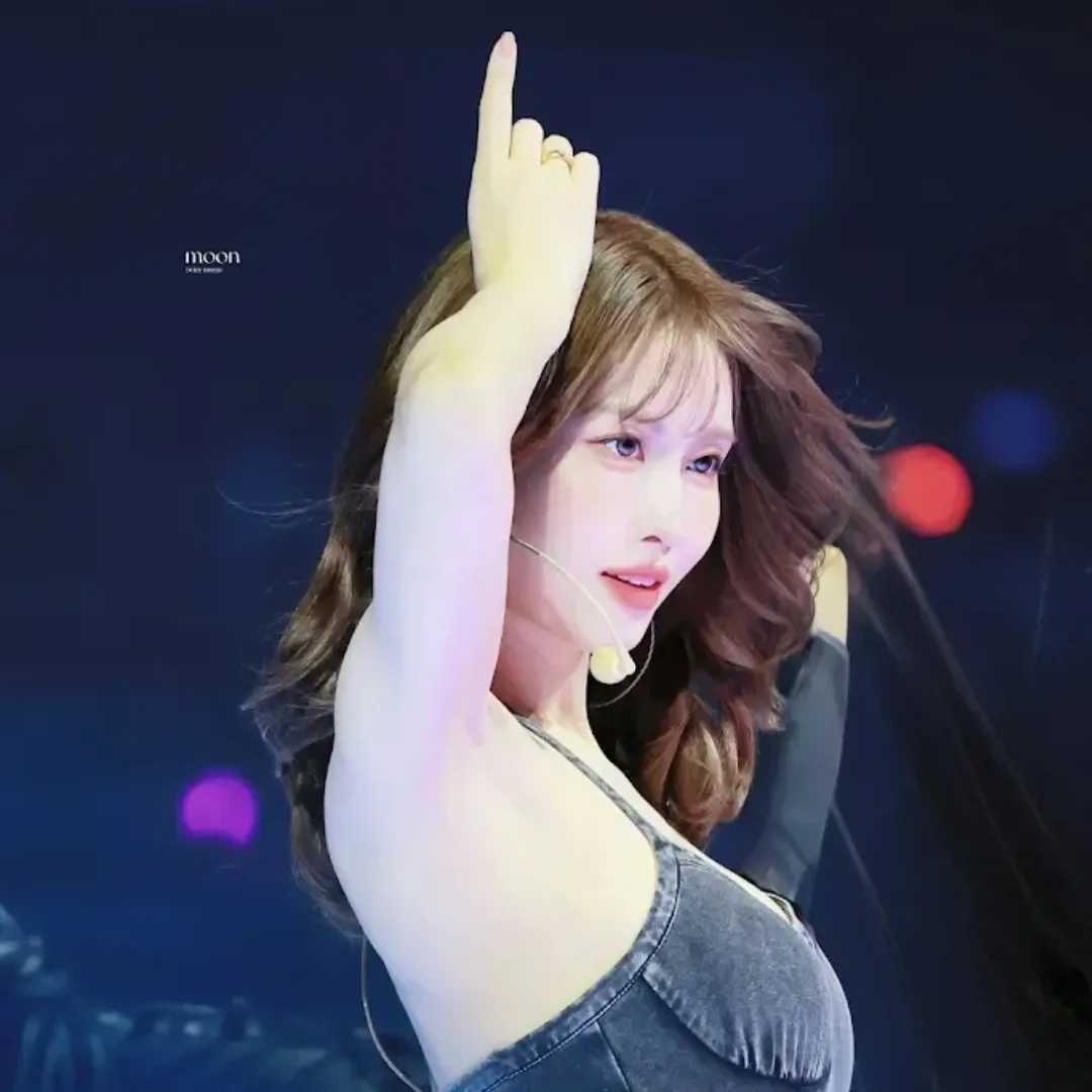 Potret di balik layar Momo (TWICE)