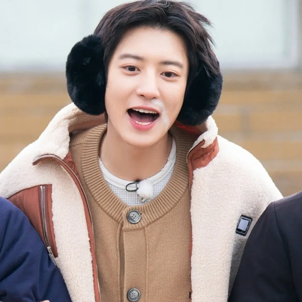 燦烈 (EXO)的最新照片