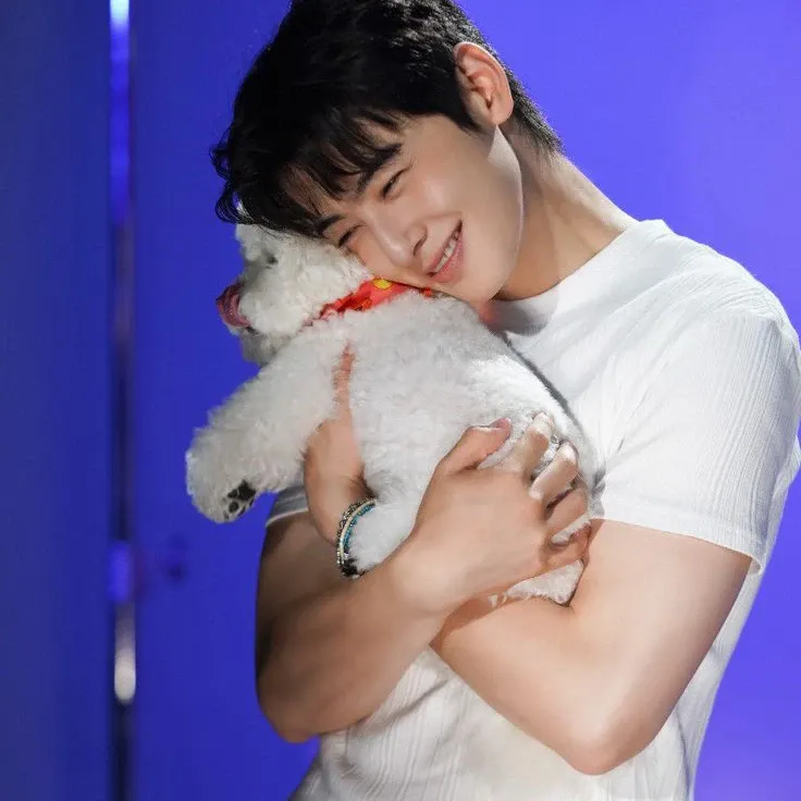 Latest photo of Eunwoo (ASTRO)