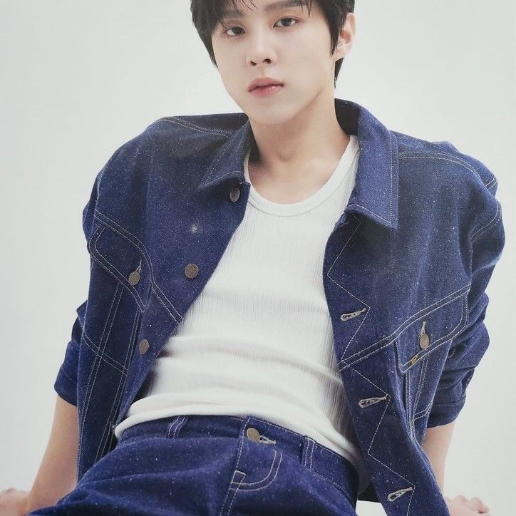 Behind-the-scenes cut of Kim Wooseok