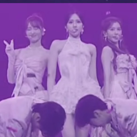 モモ (TWICE)の舞台裏ショット