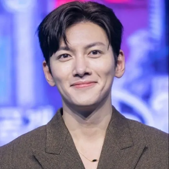 Foto terbaru j-hope (BTS)