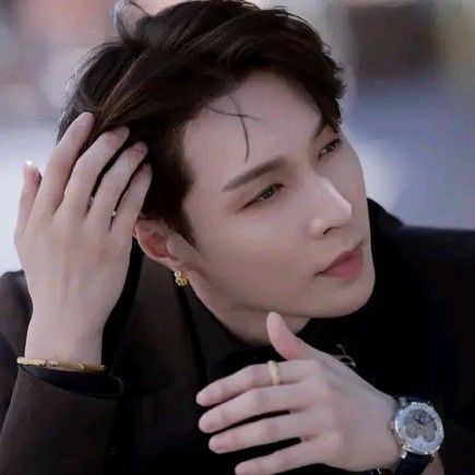 Recent activity shot of Lay (EXO)