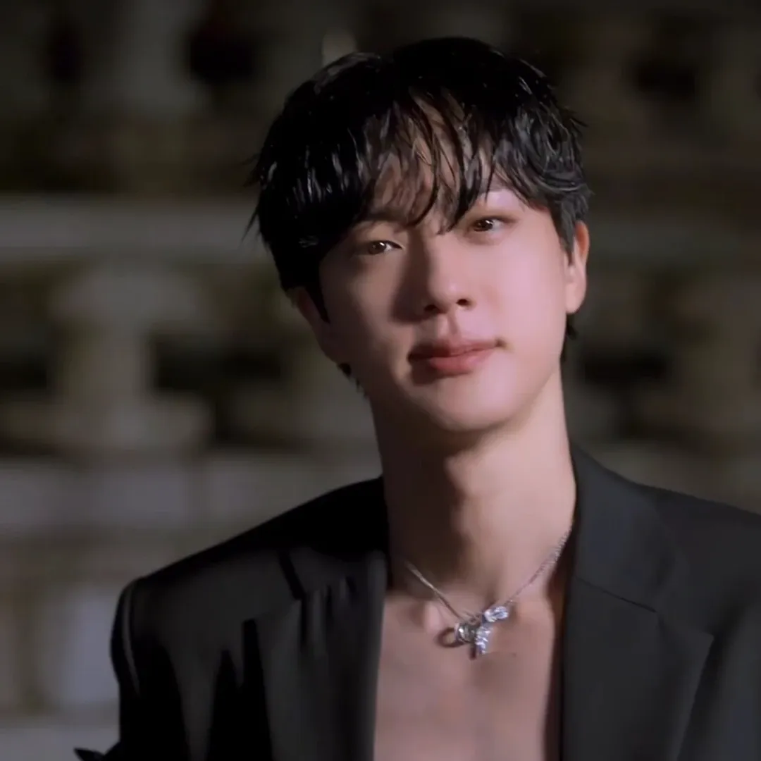 Momen yang diabadikan oleh penggemar Jin (BTS)