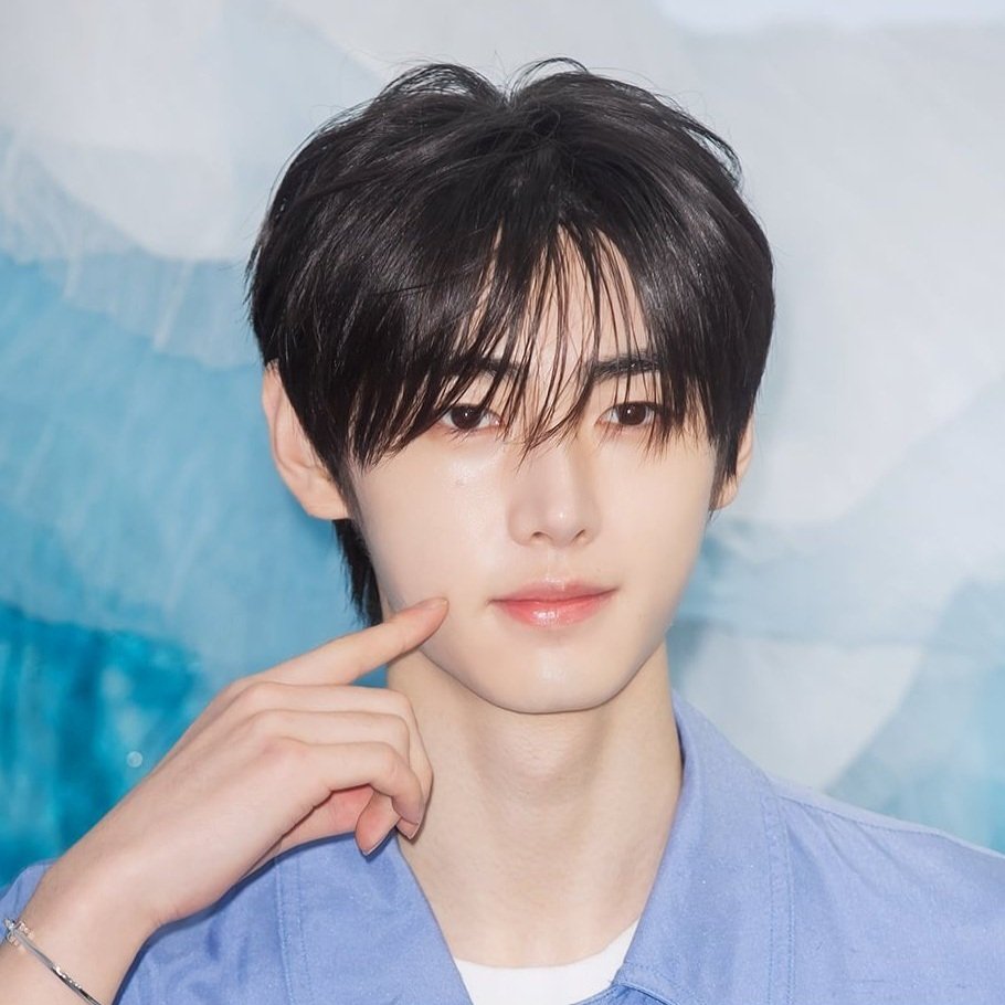 Latest photo of Sunghoon (ENHYPEN)