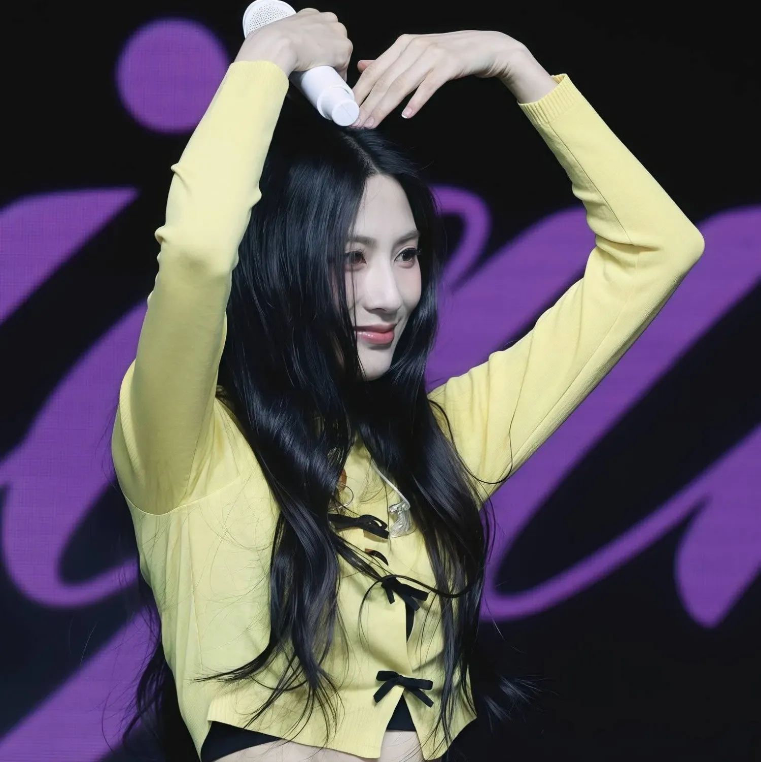 吴夏荣 (Apink)的最新照片