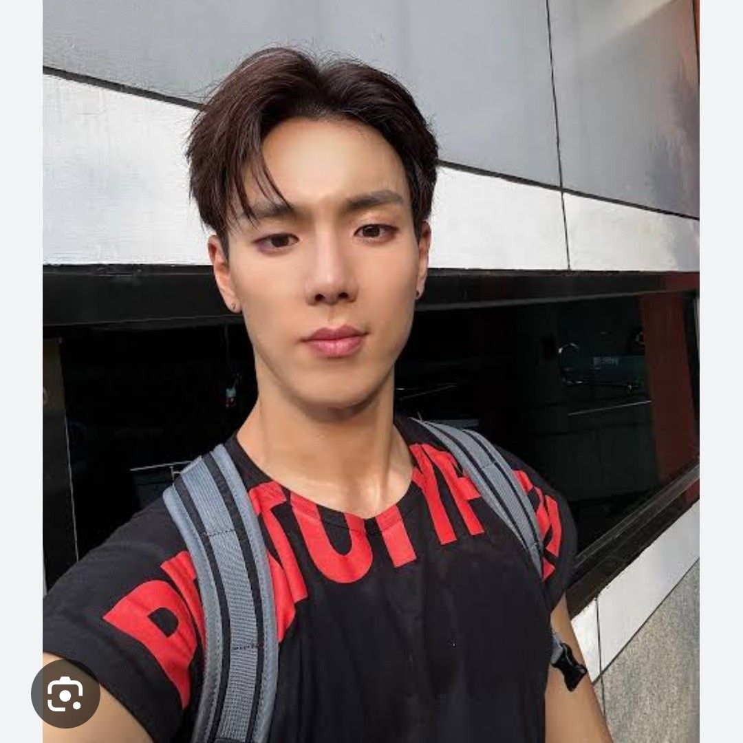 A moment captured by Shownu (MONSTA X)'s fan