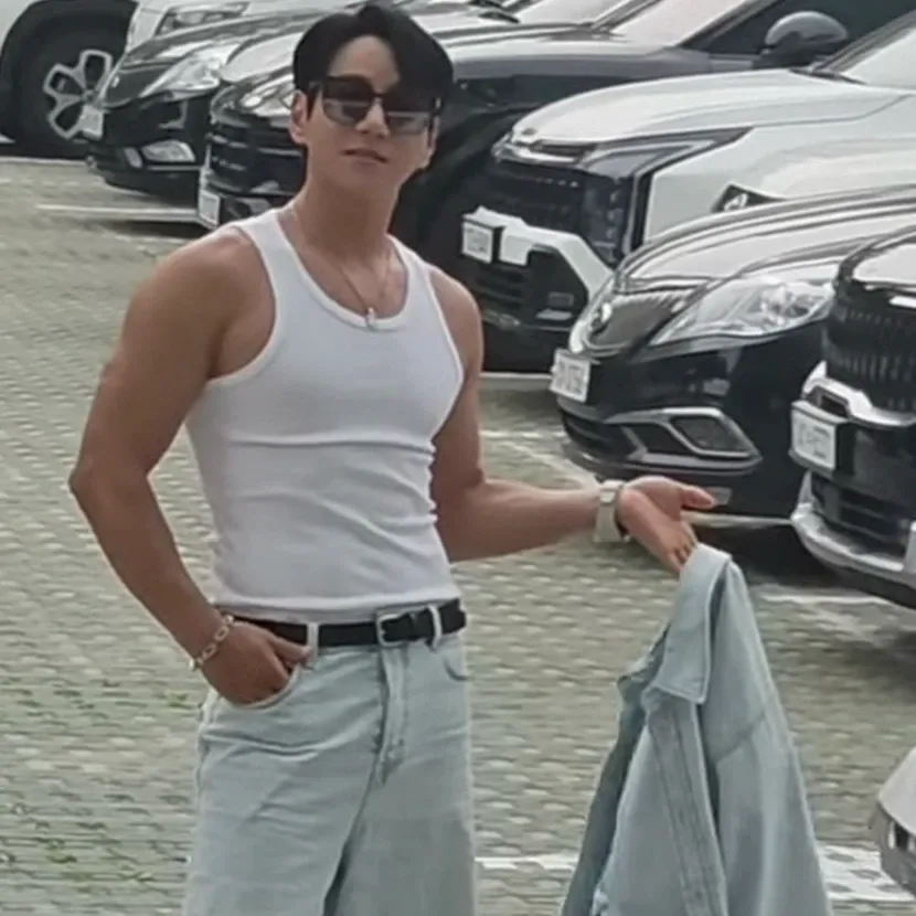 Behind-the-scenes cut of Hwang Chiyeol