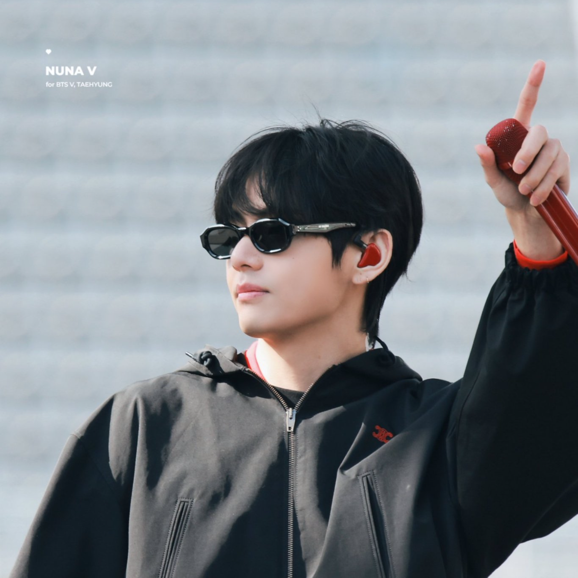 뷔 (방탄소년단)의 최신 사진